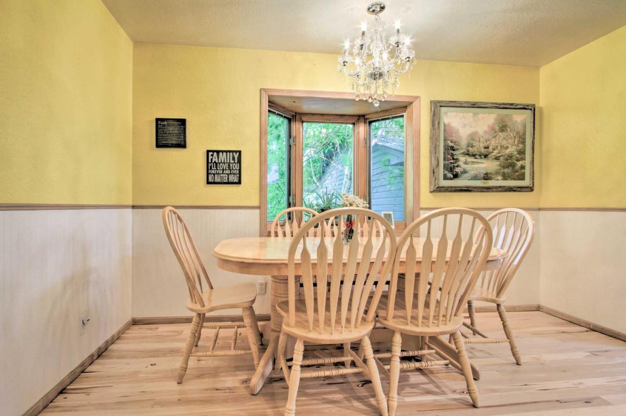 Cozy Home With Hot Tub Half Mi To Salmon River! المظهر الخارجي الصورة
